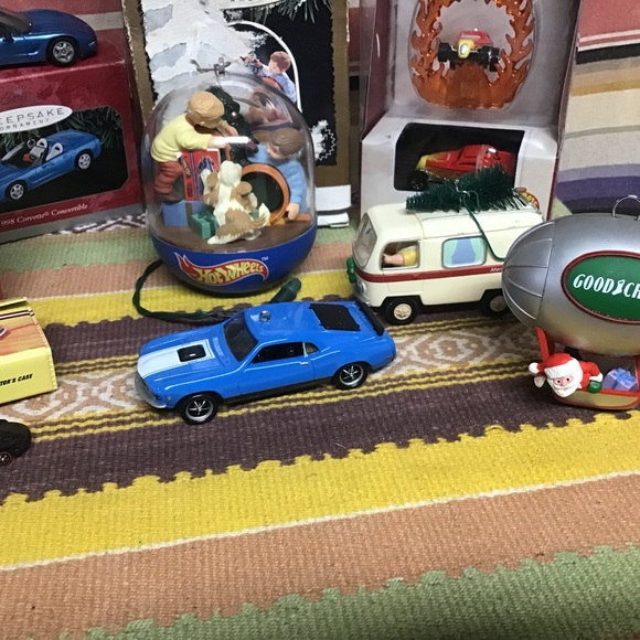 Hallmark vehicle lot hot wheels and others - Picture 6 of 6